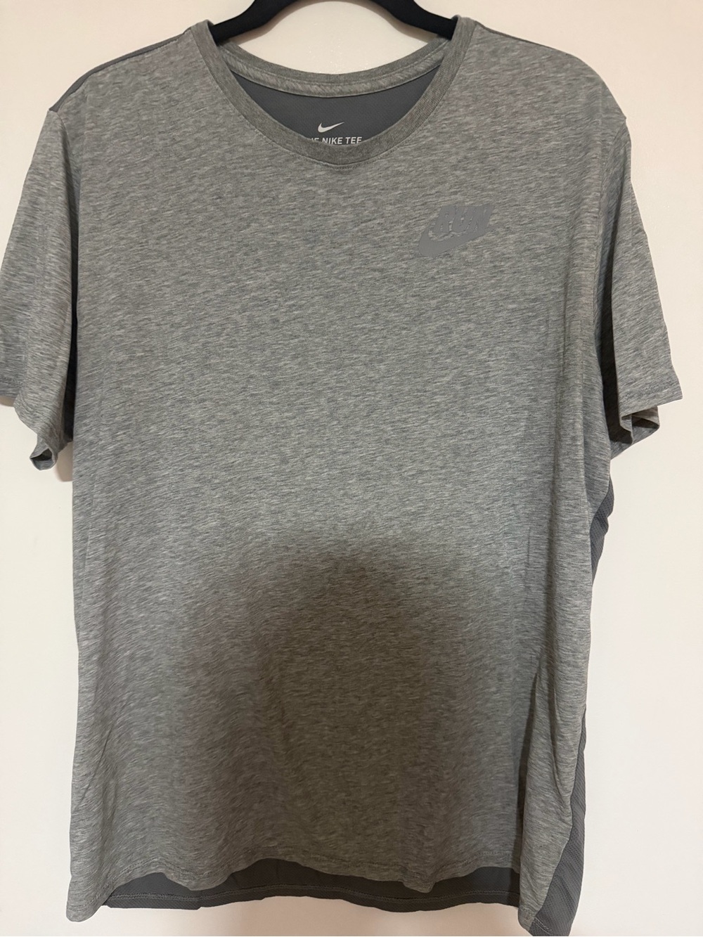 Nike Men’s Light Grey Short Sleeve Athletic Tee